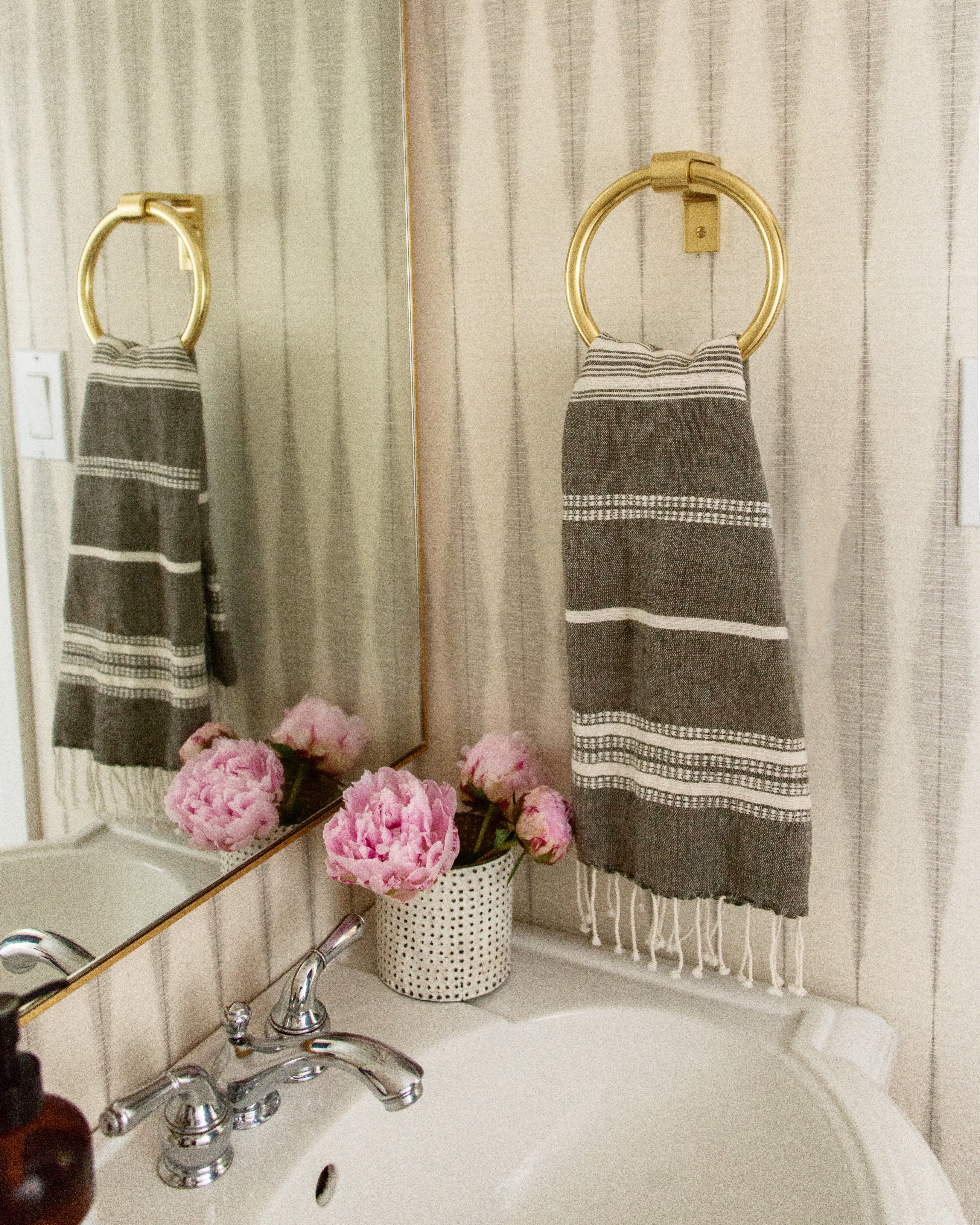 7081084C-39F8-432E-BF45-9D9DD85EFCD3